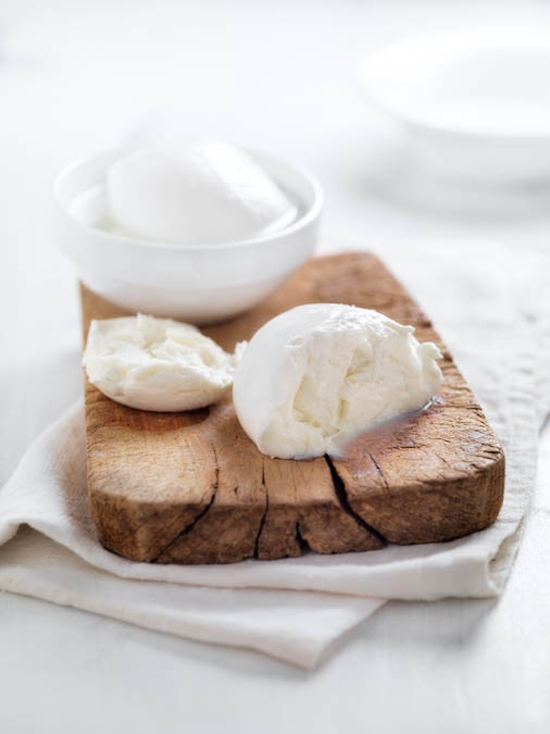 Rustic bread board | At Home in Love rustic bread board