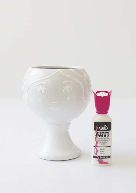 How to DIY a face vase with puff paint