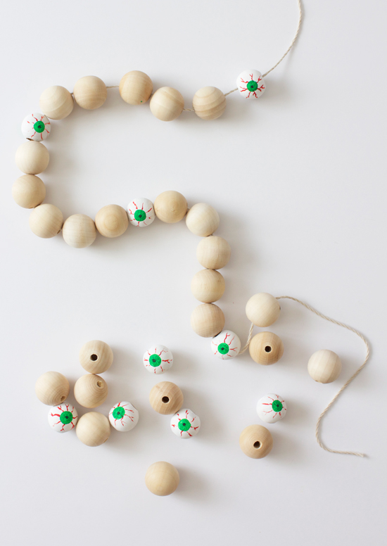 How to make a DIY eyeball garland with wood beads