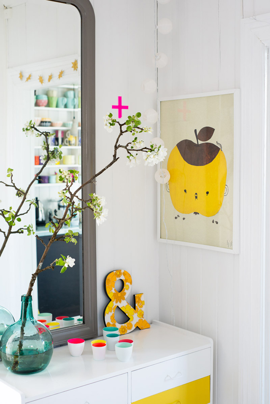 Cute apple poster (this whole house is so cute)