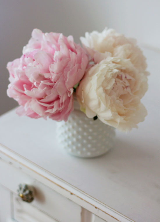 Pretty pink peonies | At Home in Love