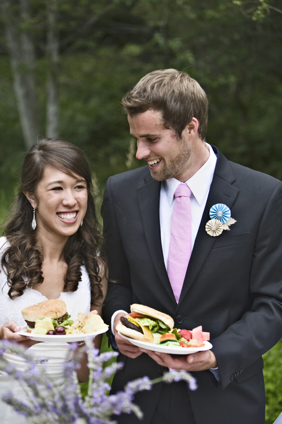 Serve barbecue at the wedding