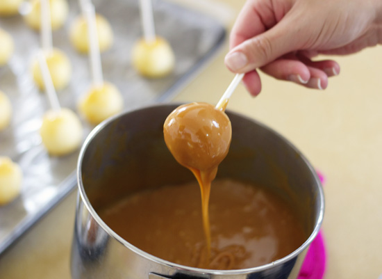 Making mini caramel apples