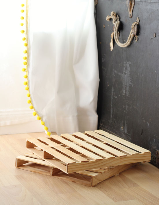 Mini shipping pallets--made out of paint stir sticks!