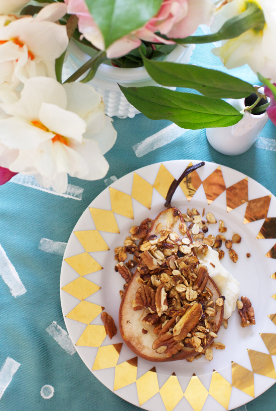 Baked pears with granola and mascarpone