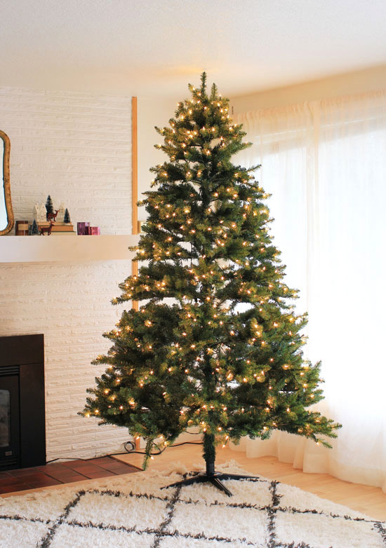 See how we transformed our Christmas tree with DIY decorations