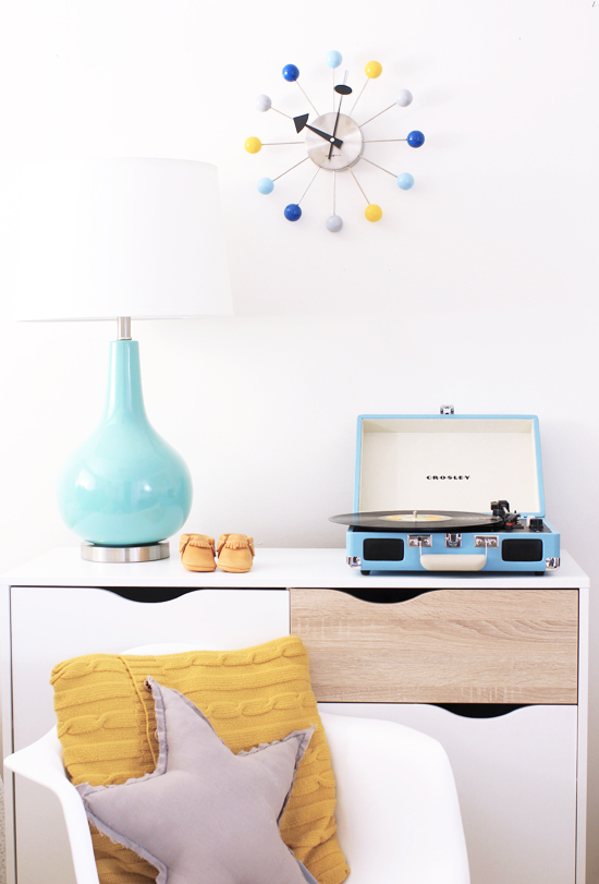 Easy DIY: Painted ball clock