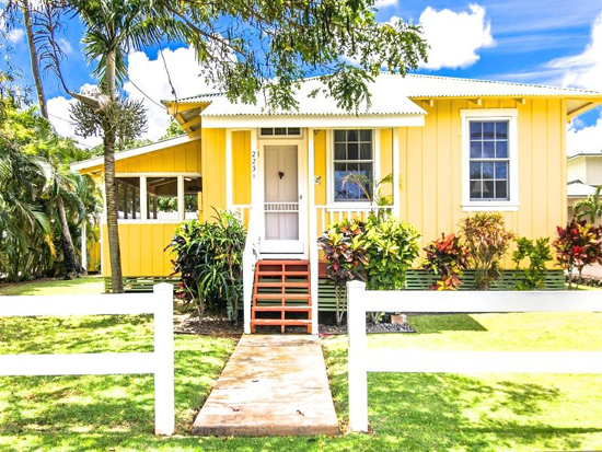 Best vacation rentals in Hawaii: this sunny cottage on Kauai
