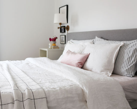How To Style Pillows On A King Size Bed, Simple King Bed Pillow Arrangement