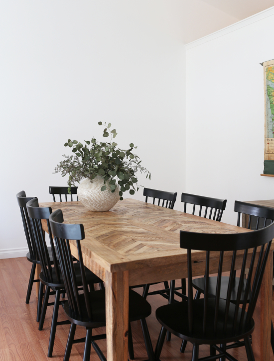 dining-room-black-windsor-chairs